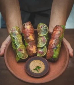 A hand display meal.