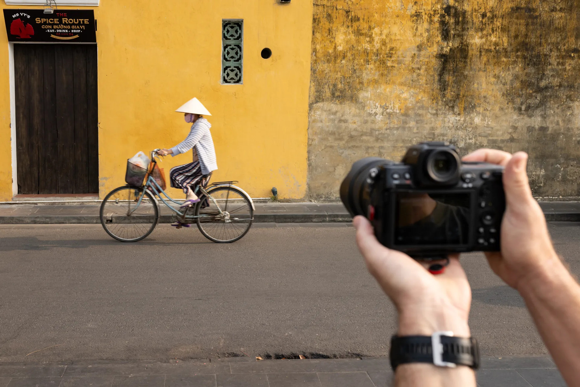 Capture Memories on Hoi An Photography Walking Tour